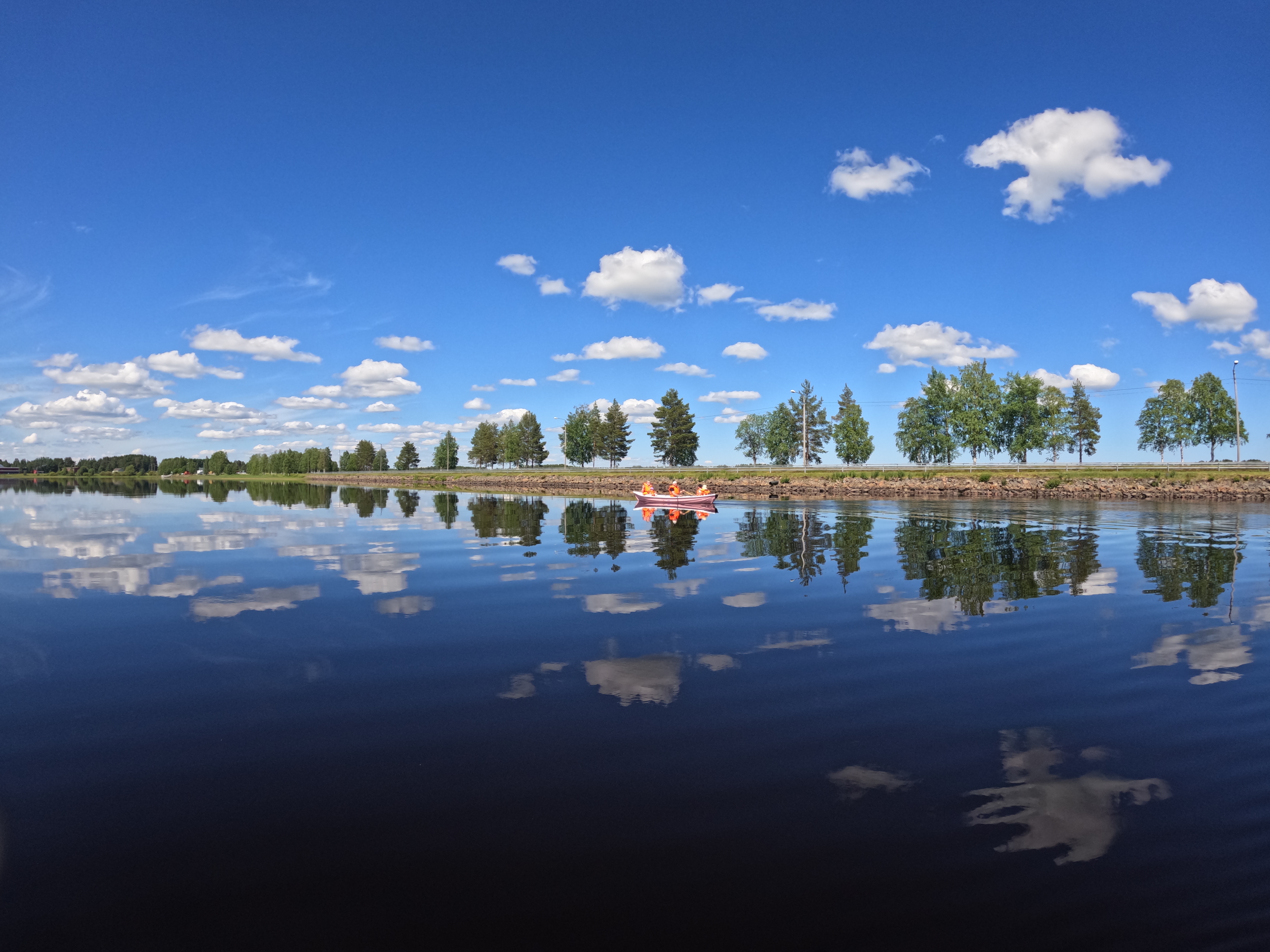 veneilijät järvellä