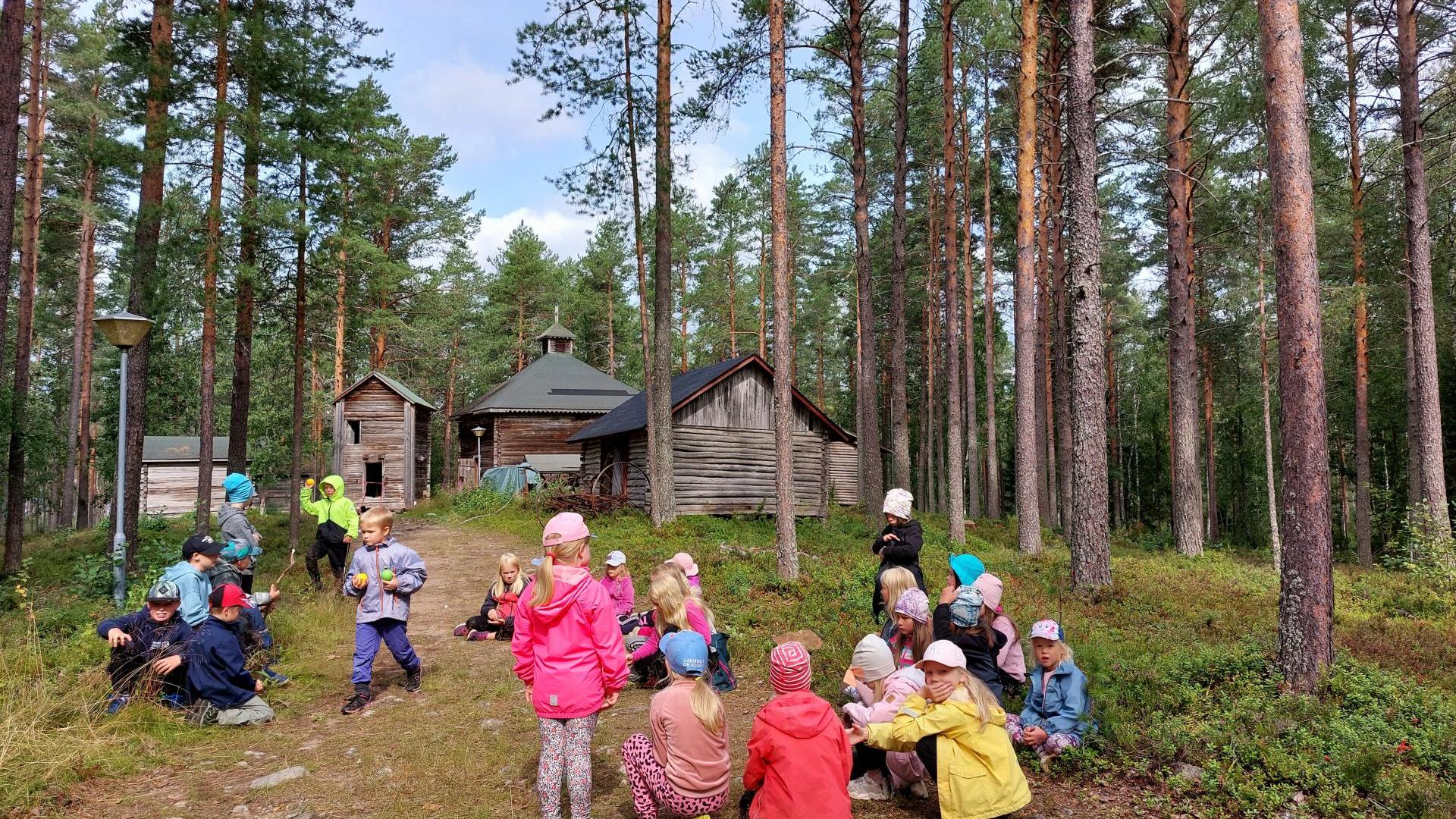 Lapsia kotiseutumuseolla